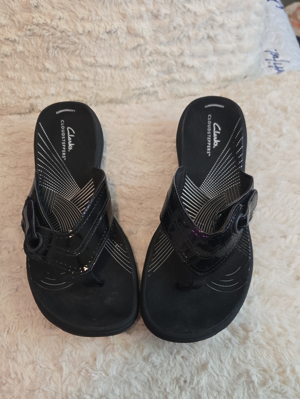 Clarks Black Patent Comfort Thong Sandals